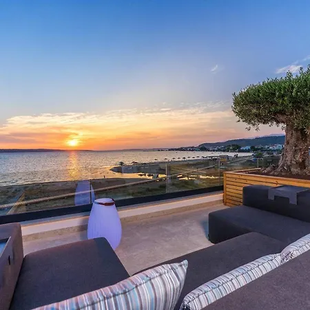 Villa Ljubac Seaside *